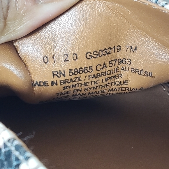 Caslon Snake Print Slip-on Closed Toe Flats Sz 7M - Picture 8 of 8